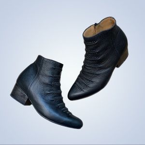 COLLEEN CORDERO Women's Boots Studded Black Leather Ankle Stacked Heel Size 6.5